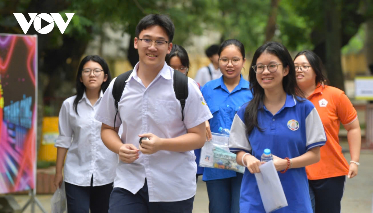 Sáng nay (8/6), thí sinh Hà Nội hoàn thành bài thi Toán, kết thúc kỳ thi vào lớp 10